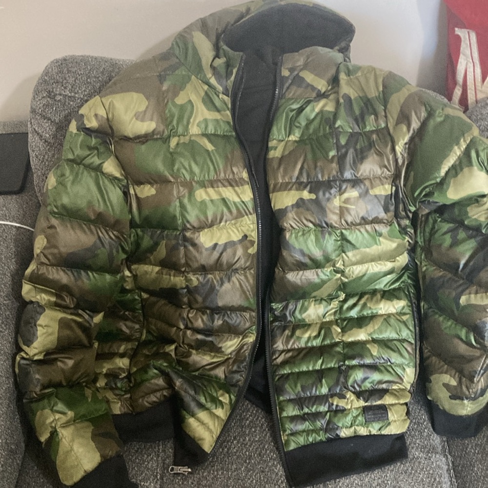 Men’s large - reversible camo/black puffer jacket 9/10 condition - RARE